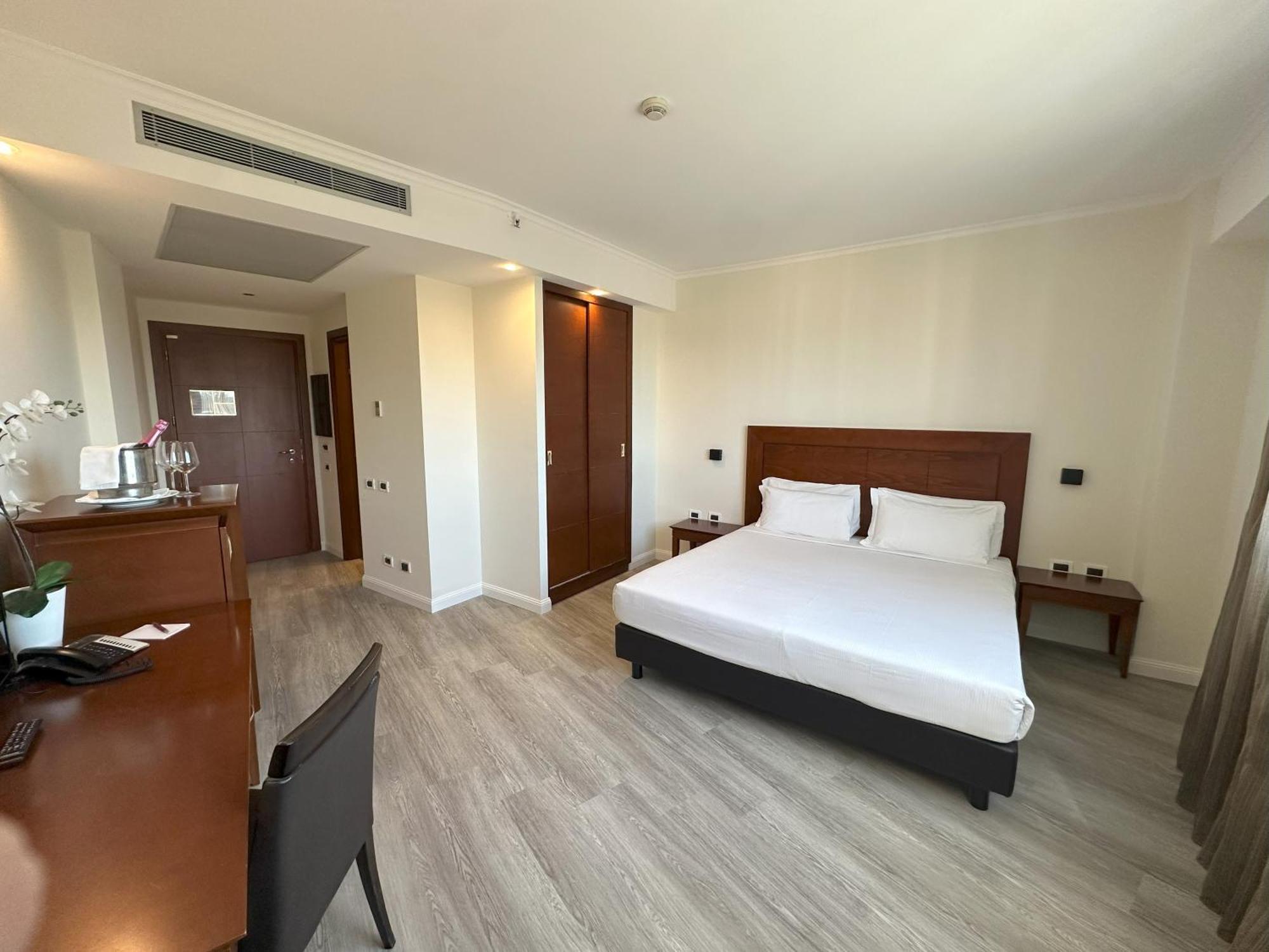 Hotel Capannelle Roma Εξωτερικό φωτογραφία